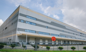 浙江綠地鉑選電子商務(wù)有限公司  綠地全球進(jìn)口商品浙江運(yùn)營(yíng)中心（嘉興綜合保稅）項(xiàng)目 EPC總 承包 嘉興綜合保稅區(qū)興業(yè)路東側(cè)、大橋港南側(cè)、東巡邏通道西側(cè)、區(qū)和路北側(cè)。